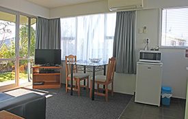 1-bedroom apartment - dining table