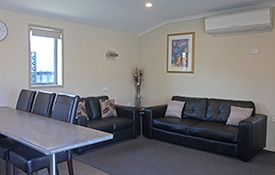 executive 1-bedroom apartment - lounge area